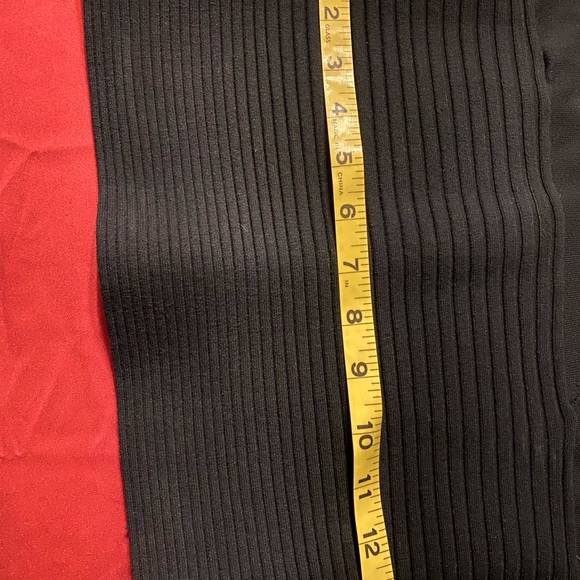 Sleeveless black top w/tortoiseshell look buckles - Picture 5 of 5